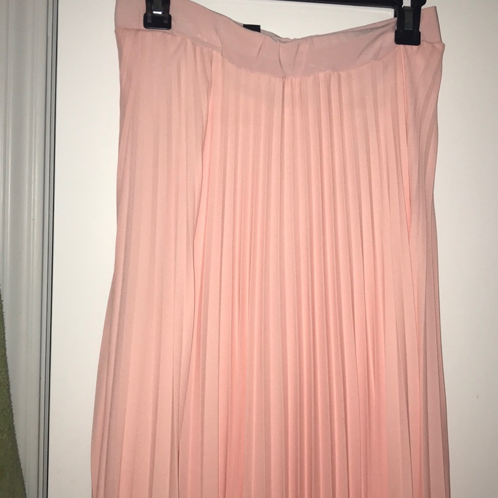 Maxi skirt light peach color.